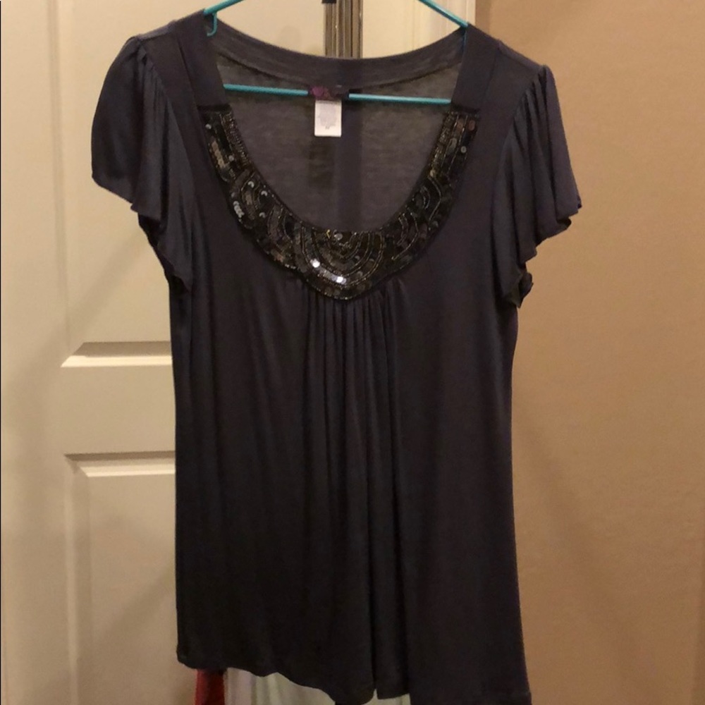 Cute dark grey top